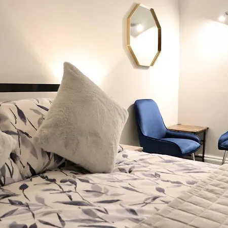 Apartment Priory Studio- New Inside The Walls