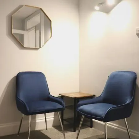 Priory Studio- New Inside The Walls 아파트