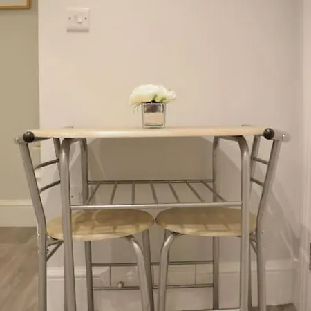 아파트 Priory Studio- New Inside The Walls 요크