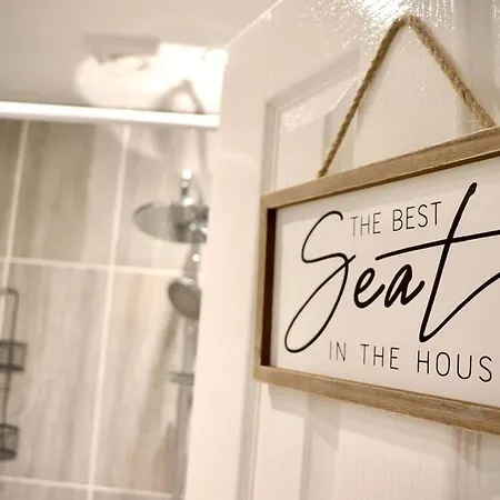 Priory Studio- New Inside The Walls 아파트